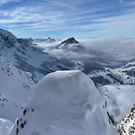 Blaesschopfhuesli 度假居 *